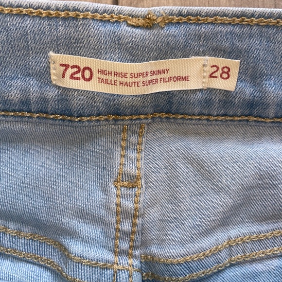 Levi Strauss light wash blue jeans - Picture 2 of 3